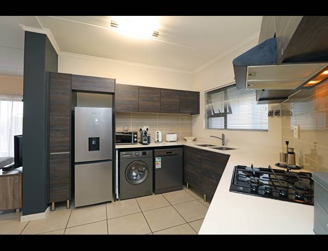 3 BEDROOM APARTMENT FOR SALE IN MODDERFONTEIN